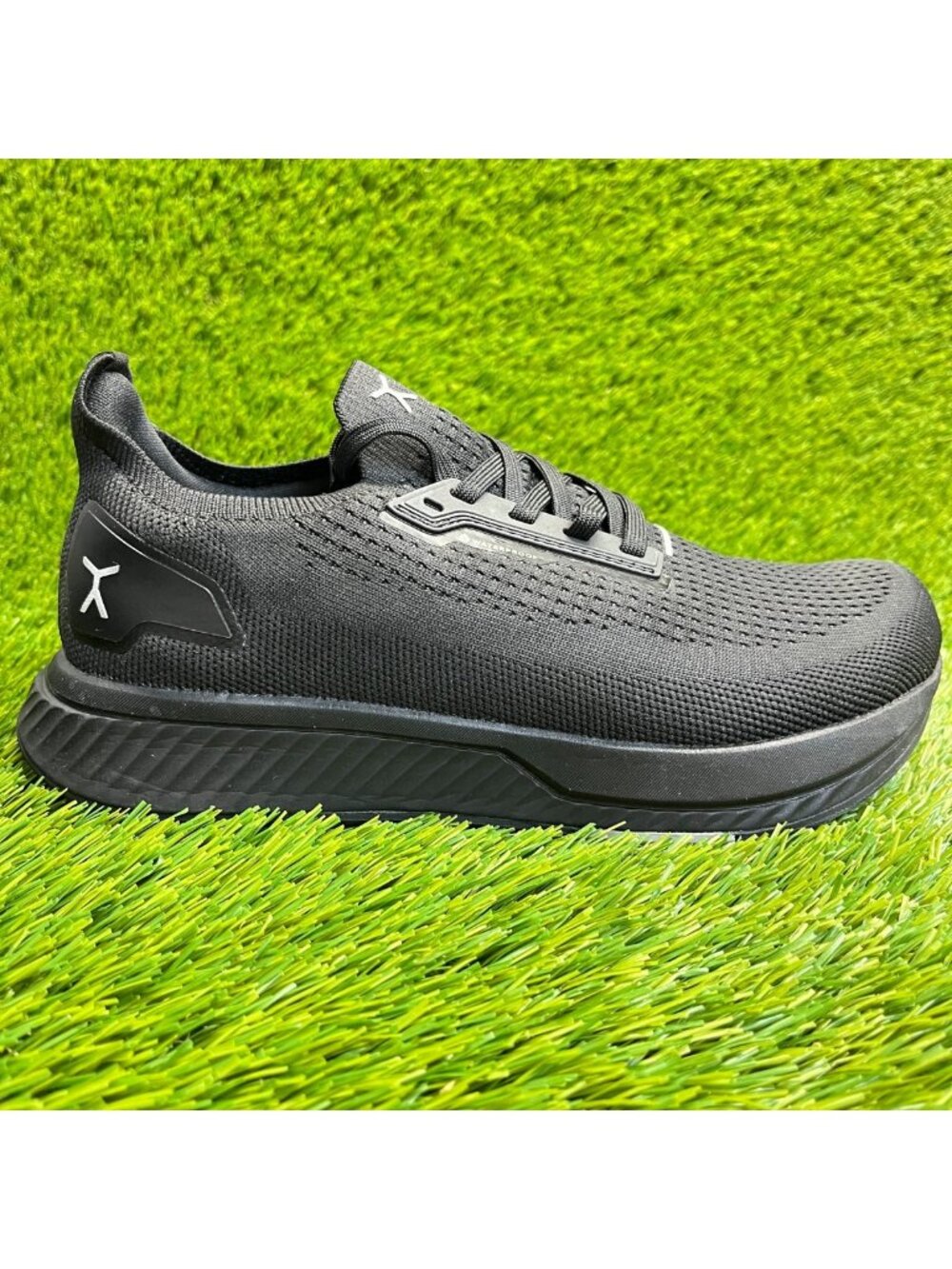 Flux Footwear Adapt Waterproof Stealth Runner Black Womens Size 8 Athletic Shoes